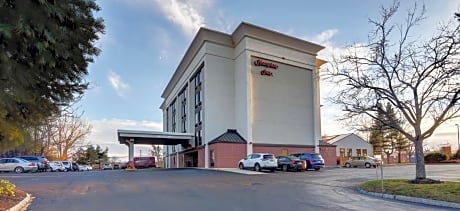 Hampton Inn By Hilton Portsmouth Central