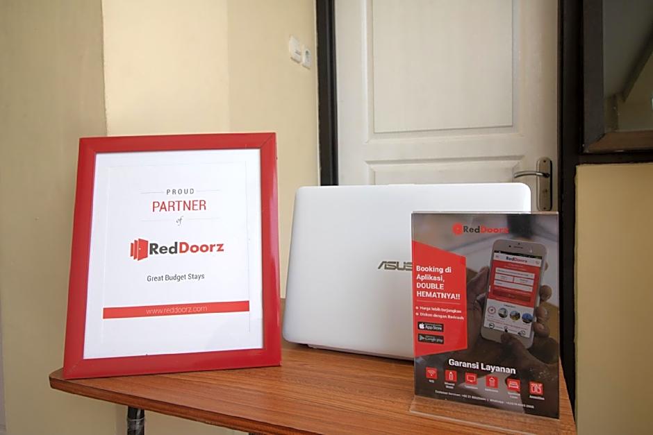 RedDoorz Syariah near Politeknik Negeri Madiun