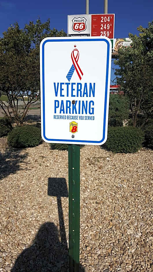 Super 8 by Wyndham Temple S. General Bruce