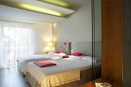 Family Room with Garden View