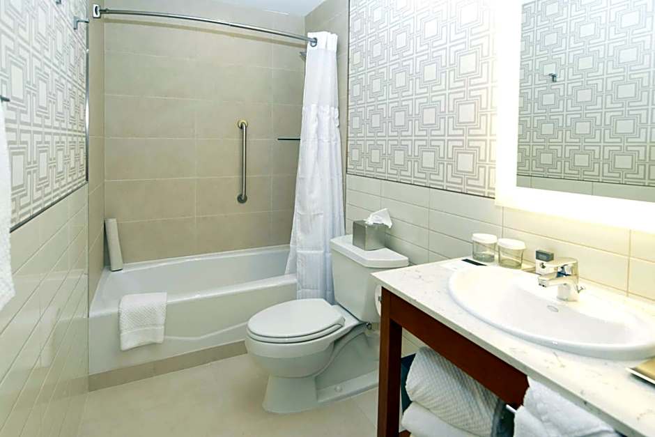 The Lismore Hotel Eau Claire - a DoubleTree by Hilton