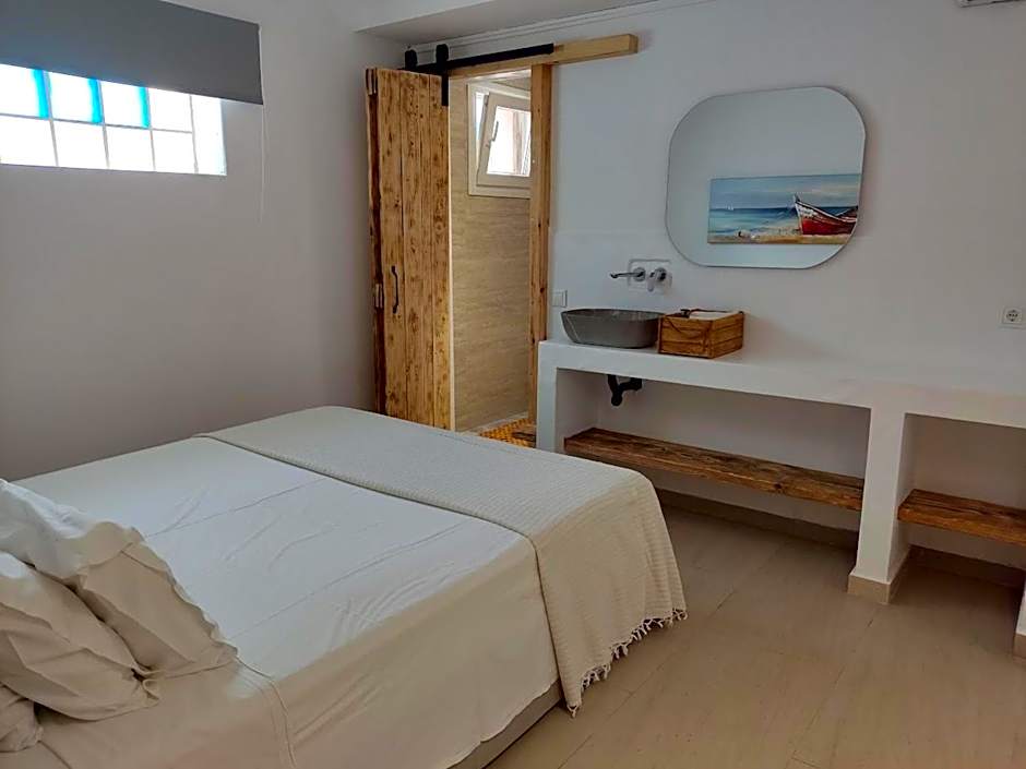 Votsalon Beach House - 30 meters from Alykes Beach