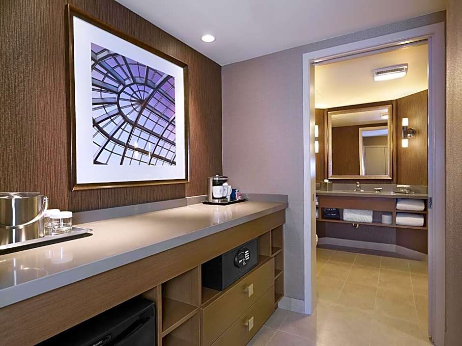 DoubleTree by Hilton West Edmonton