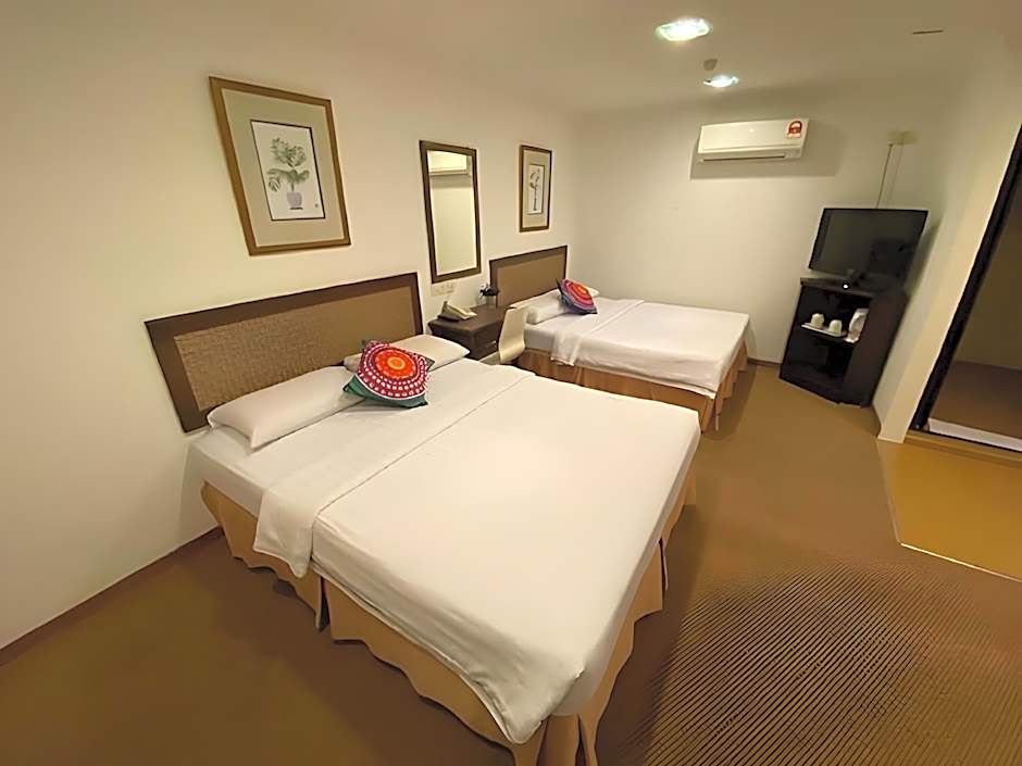 Queenspark Lovita Hotel