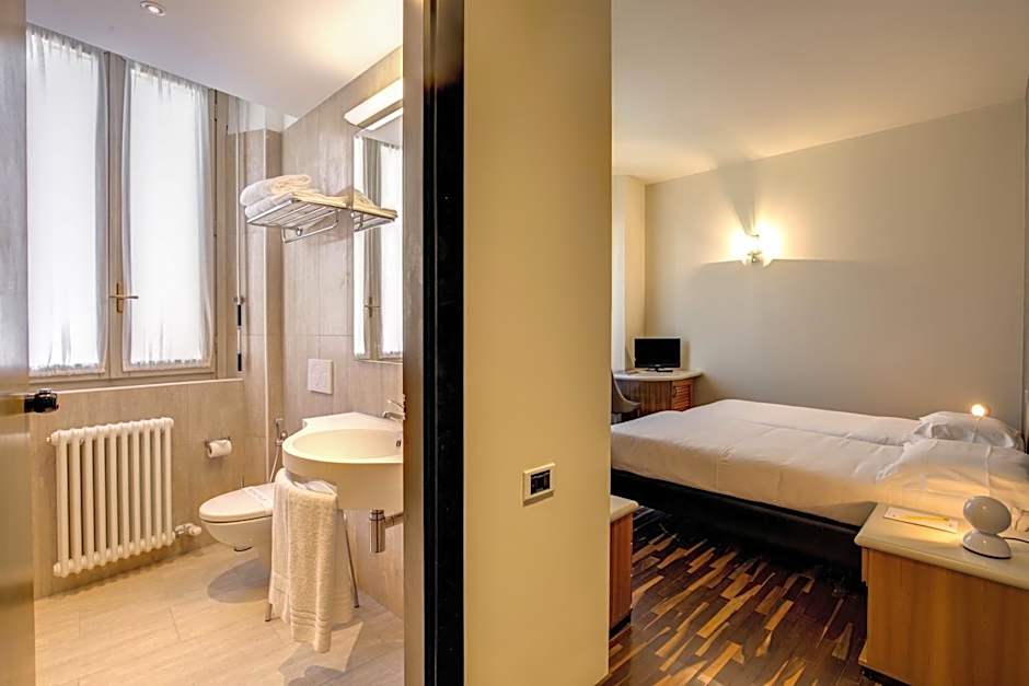 Photo 1 of 8 of 1 Double Bed or 2 Beds