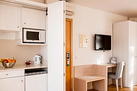 Deluxe Double Room with Pool View