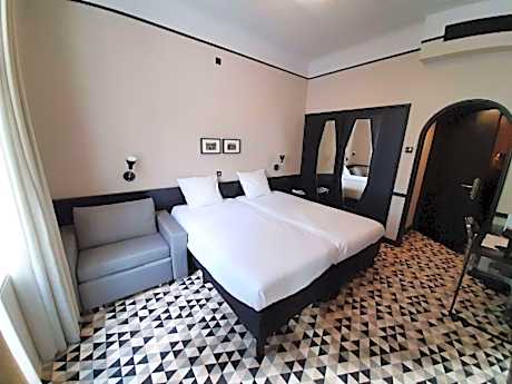 Classic Room with 2 Single Beds