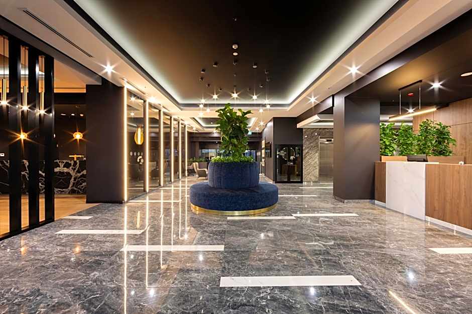 THE SEBEL CANBERRA CIVIC