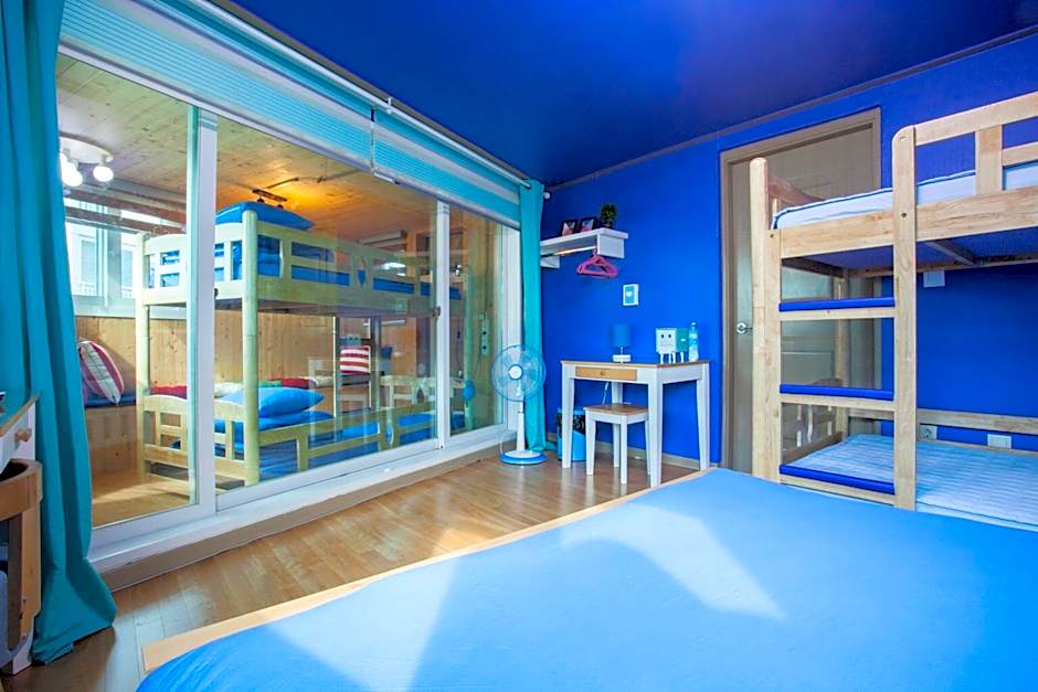 Photo 1 of 23 of Family Studio, River View