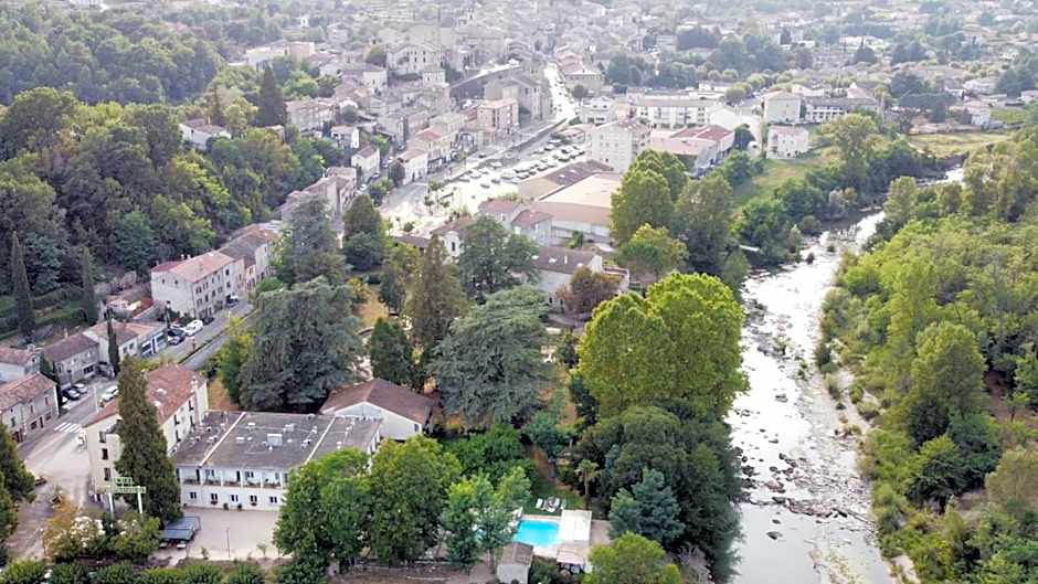 Logis Hotel Restaurant Les Cedres