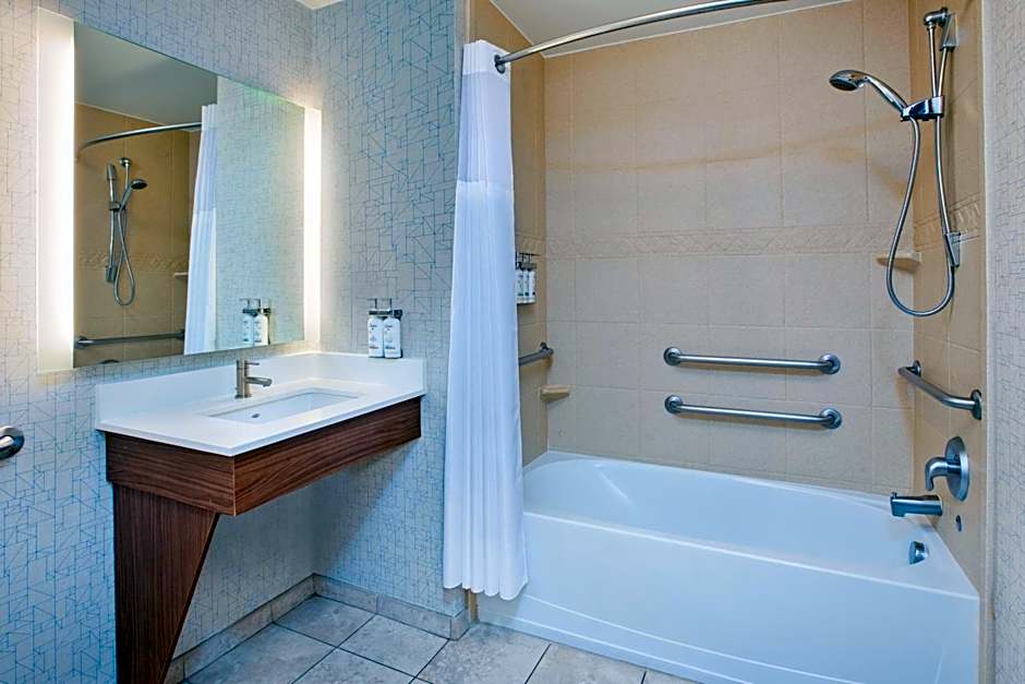 Holiday Inn Express Hotel & Suites Auburn Hills By IHG