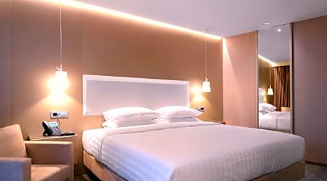 Saz Suite Panoramic City & Lake View