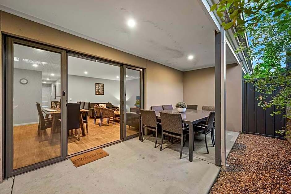 Sovereign Hill Close -private, peaceful, modern