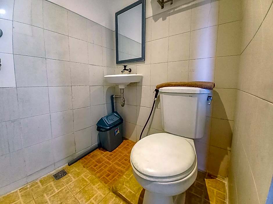 D Hans Hotel Syariah RedPartner near Wisata Religi Sunan Ampel Surabaya