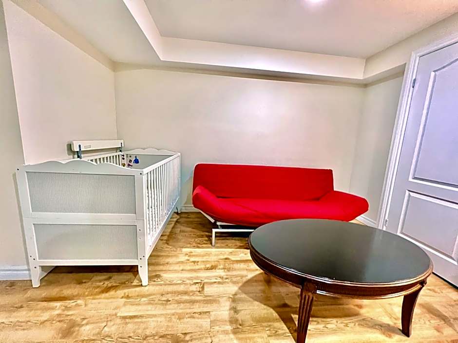 Cozy Home in Richmond Hill with Free Parking