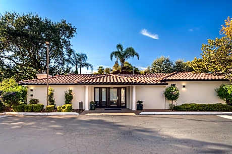 University Park Inn & Suites