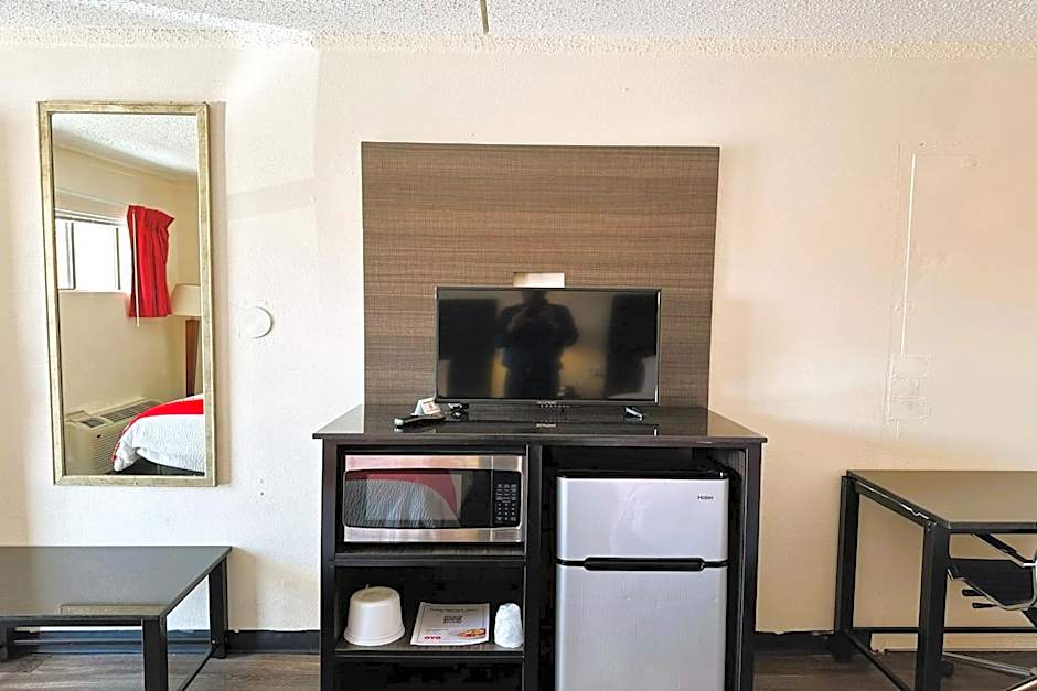 OYO Hotel San Antonio Lackland AFB/Seaworld Hwy 90 W
