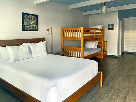 Classic Quadruple Room