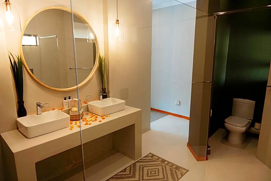 Bambuu Lakeside Lodge