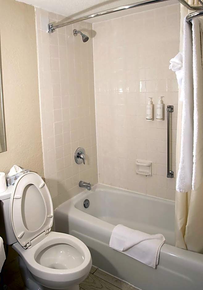 Days Inn and Suites by Wyndham Hammond, IN