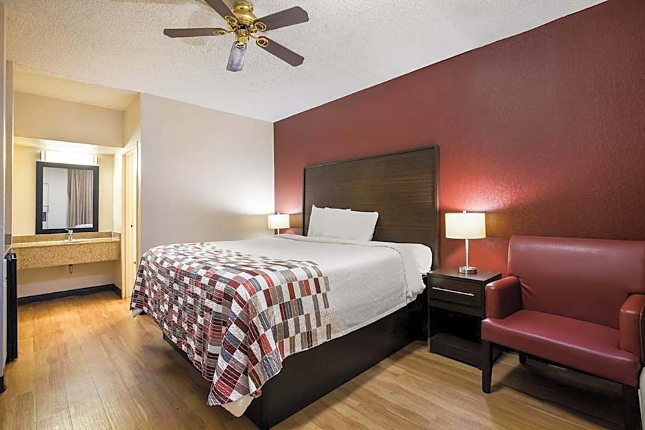 Red Roof Inn & Suites Statesboro - University