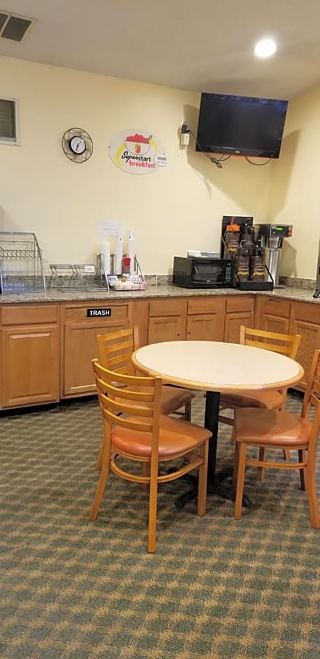 Super 8 by Wyndham East Stroudsburg/Poconos 