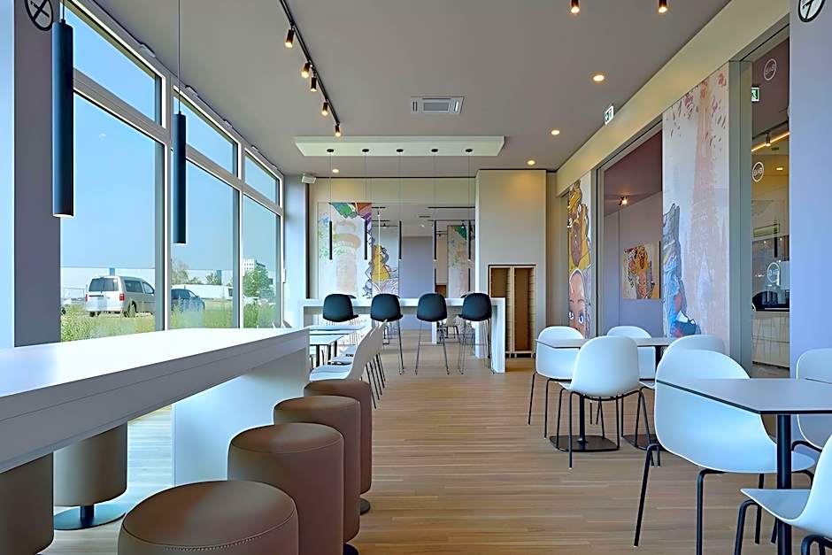 B&B Hotel Koln-Airport