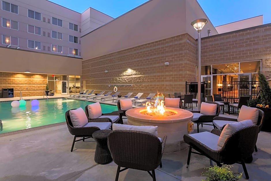 DoubleTree by Hilton Evansville