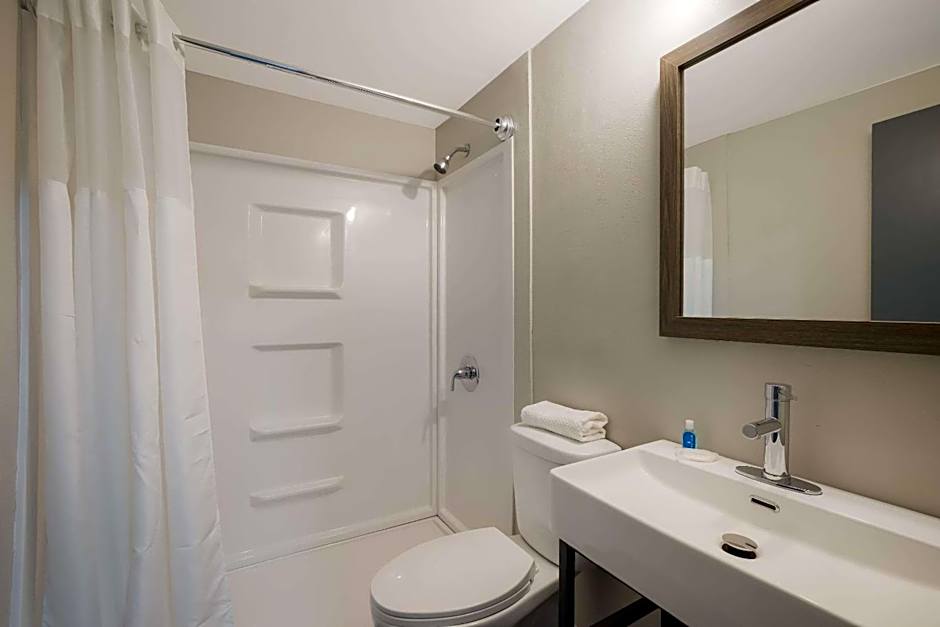 Suburban Studios Milwaukee Airport