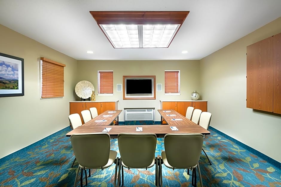 Candlewood Suites Sterling By IHG