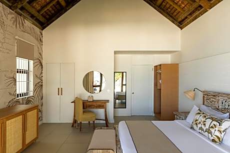 Deluxe Beach Front Suite