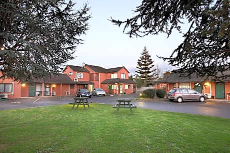 Pavilion Motel & Conference Centre
