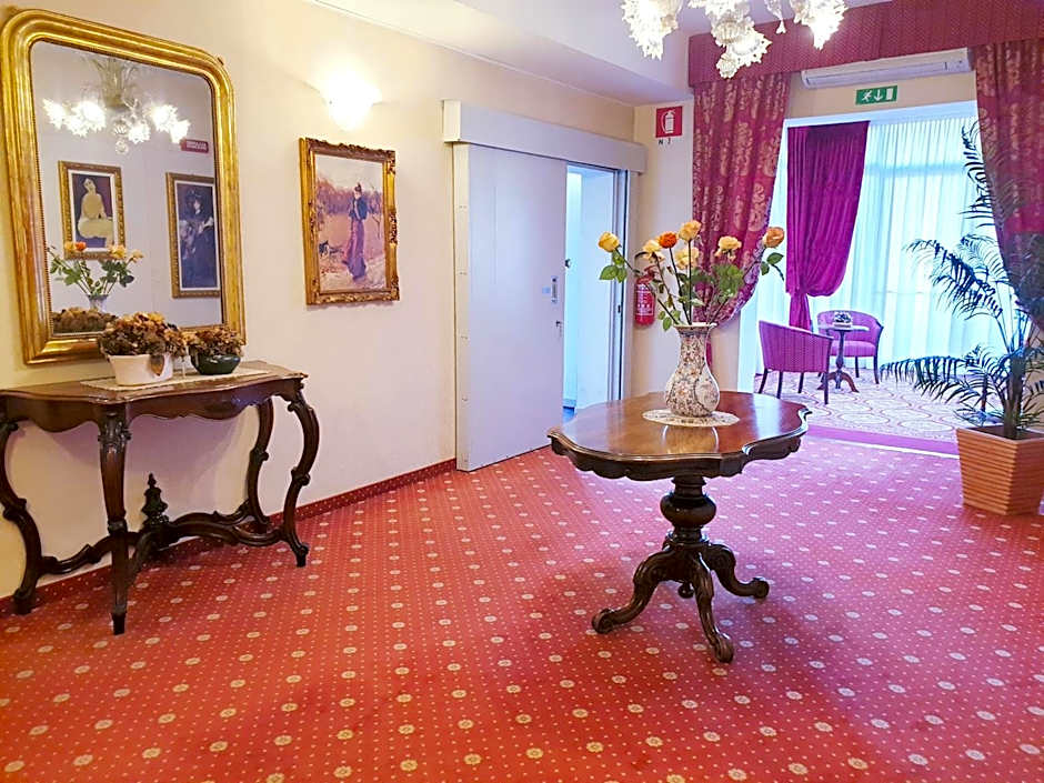 HOTEL PARADISO