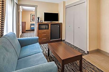 Large King Suite with Sofa Bed - Non-Smoking