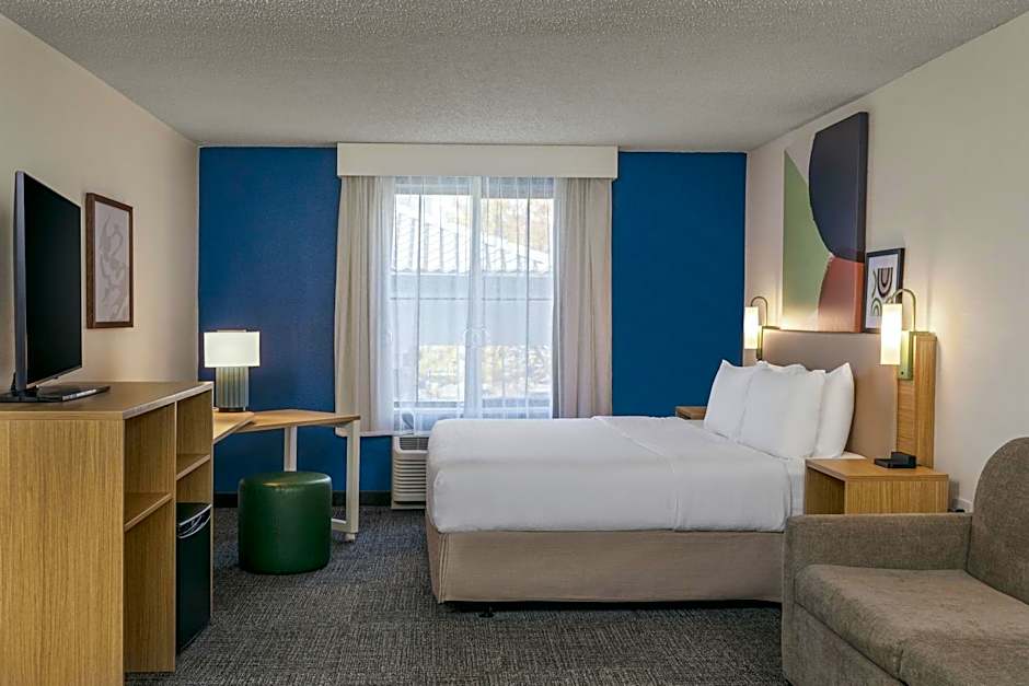 Spark by Hilton Denver International Airport