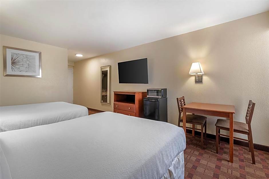 Sure Stay Hotel by Best Western East Brunswick Inn