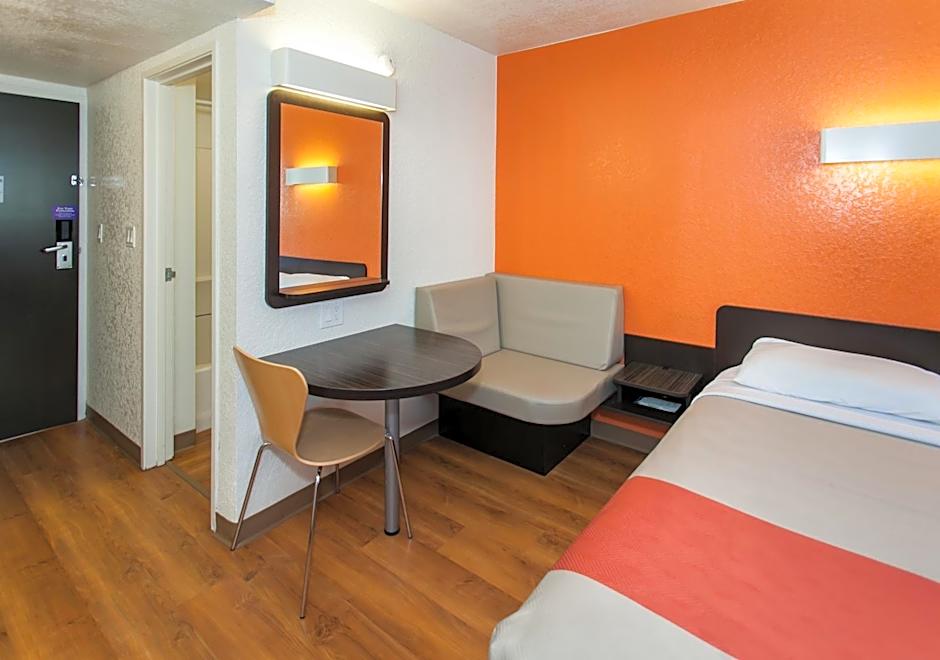 Motel 6-Los Angeles, CA - Los Angeles - LAX