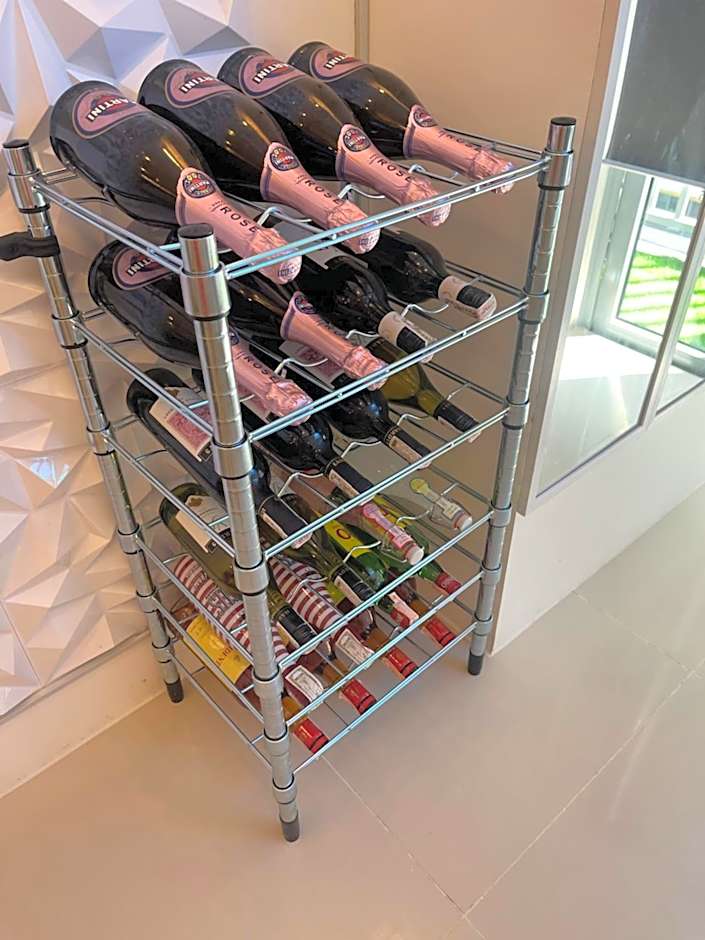 100mbps net,Unli Netflix in 75 inch tv in living room & Home Theater in Room