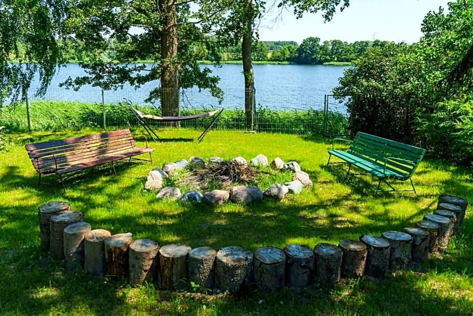 Domek letniskowy nad jeziorem