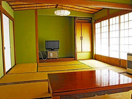 Motoyu Shiraiya