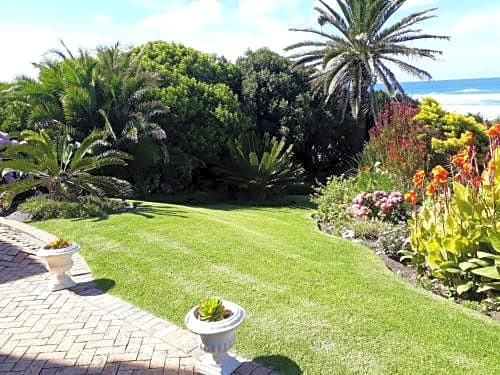 Hermanus Beachfront Lodge