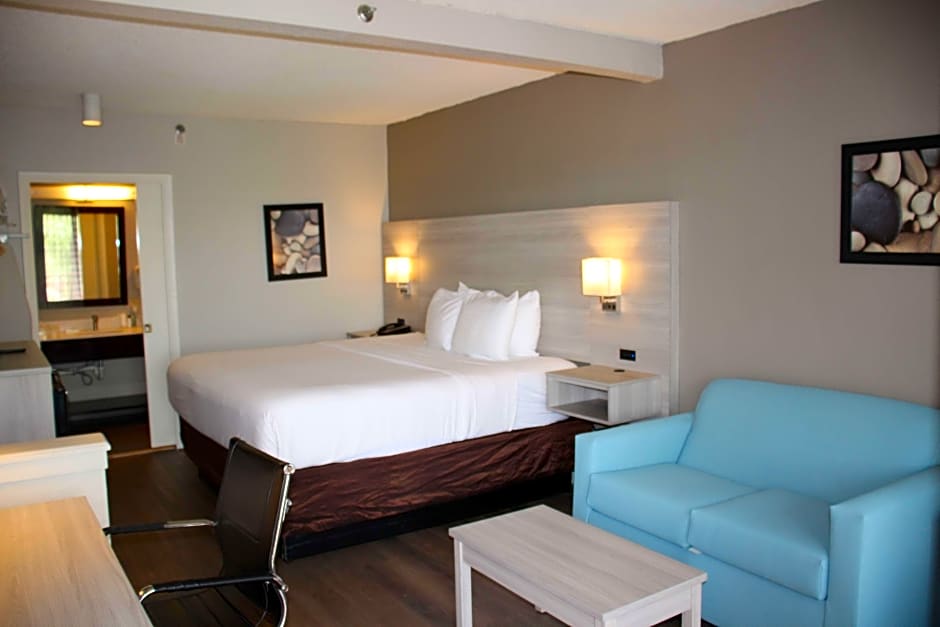 Photo 1 of 11 of 1 King Bed, Mobility Accessible, Bathtub