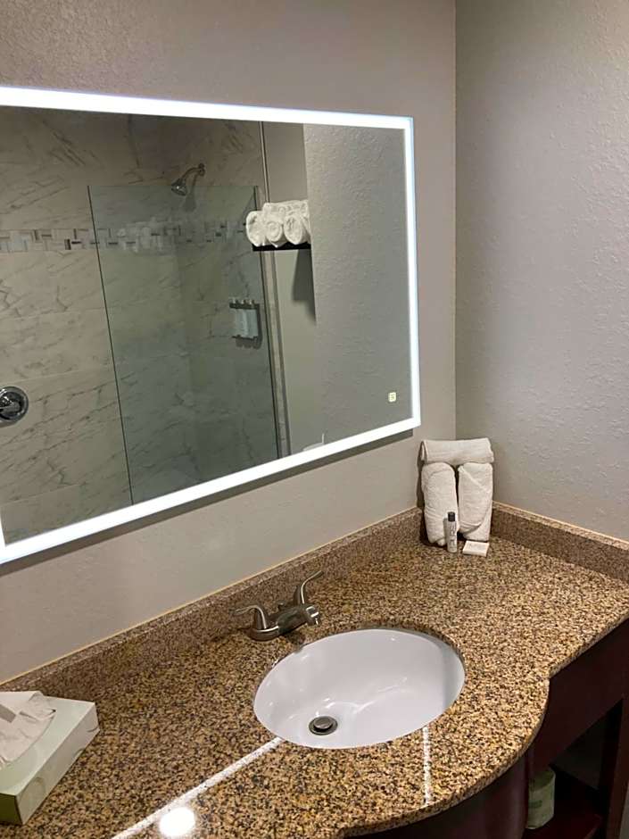 Elker Inn & Suites