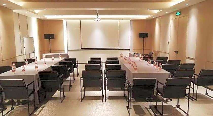 Atour Hotel (Yiwu International Trade City)