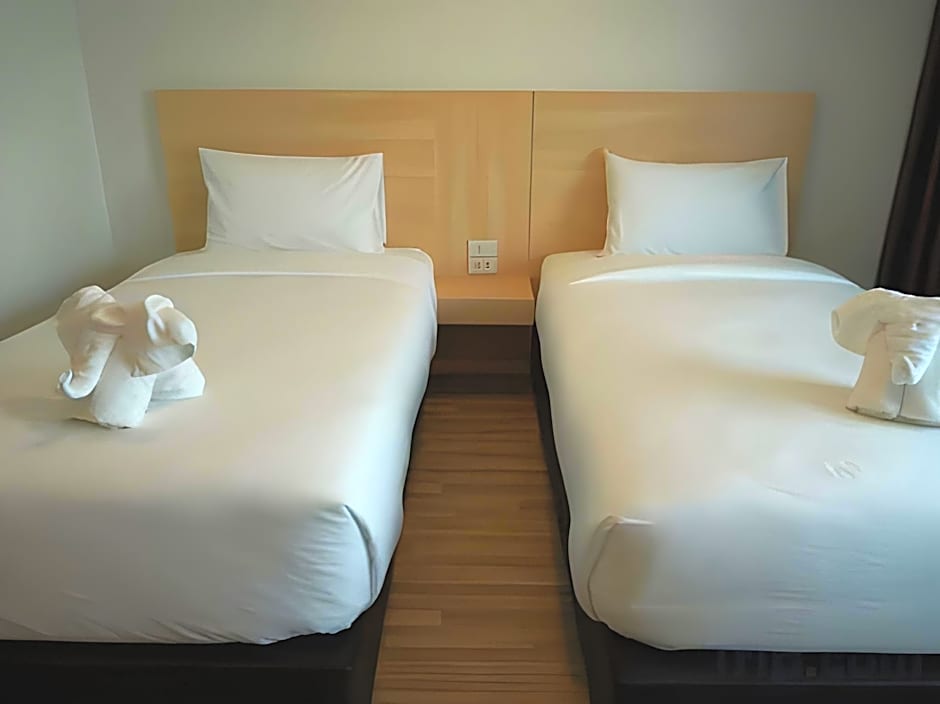 The charlotte smart hotel lopburi