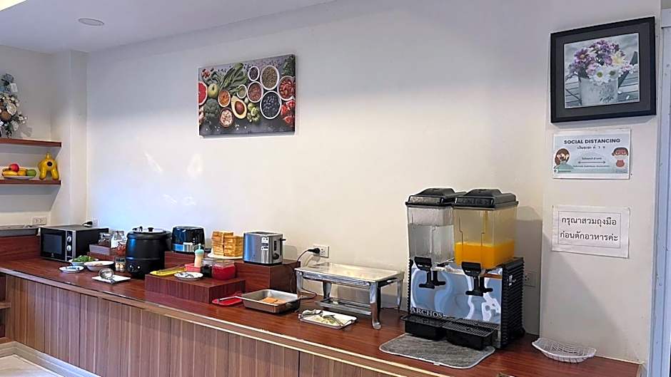 The charlotte smart hotel lopburi