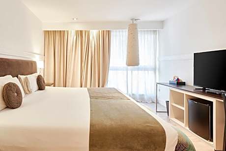 Superior King Suite - Non-Smoking