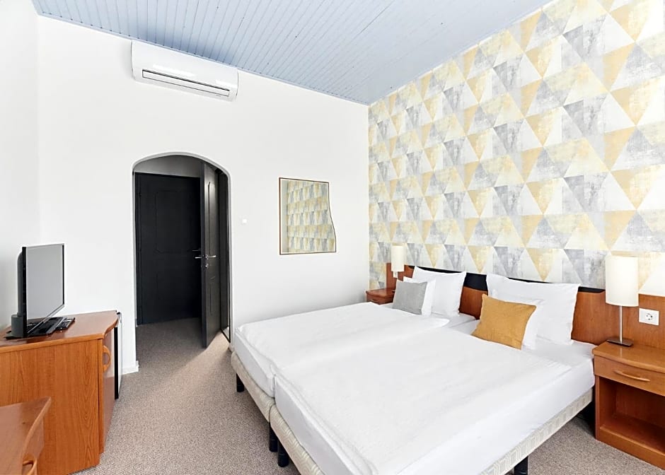 Lorelei Pension Adults Only