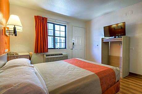 Deluxe Quadruple Room - Non-Smoking