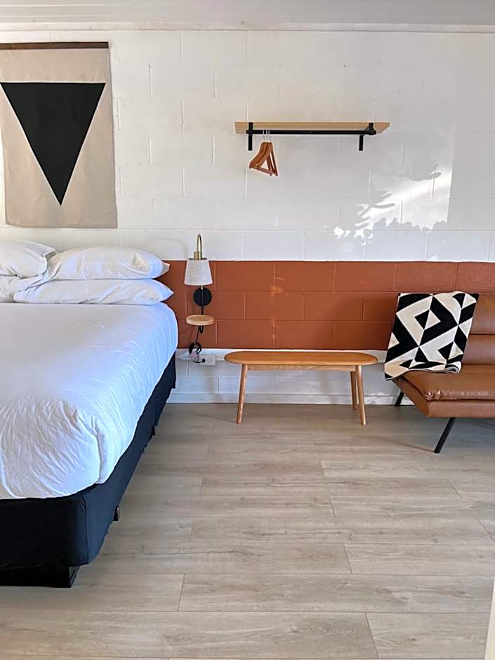 Triangle Motel